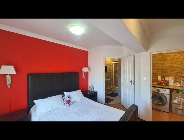2 BEDROOM PROPERTY TO RENT IN STRAND CENTRAL